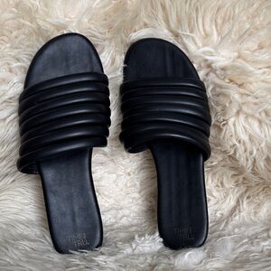 Time and Tru Women's Black Quilted Slide Sandals